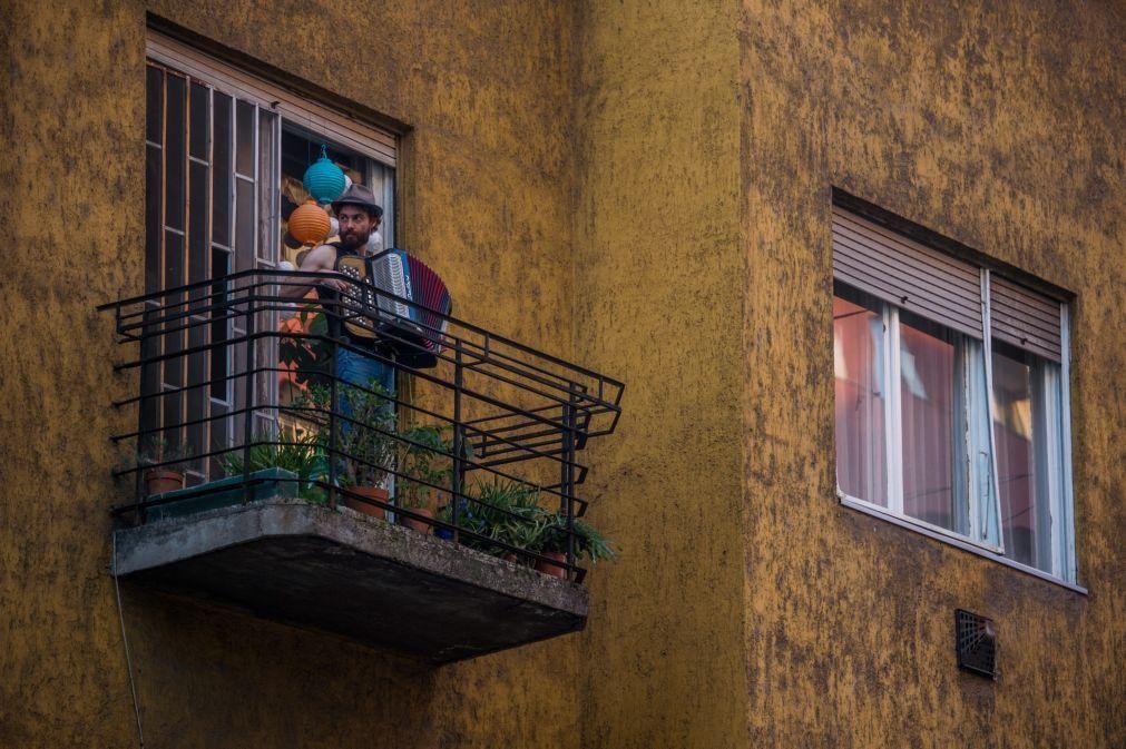 Covid-19: Mais de mil milhões de pessoas confinadas em casa
