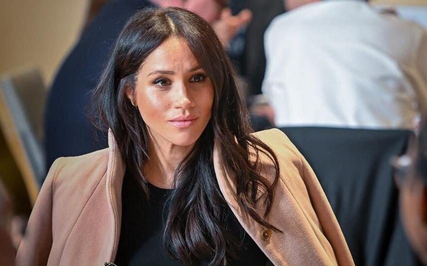 Meghan Markle A saia acetinada de Meghan volta a estar à venda