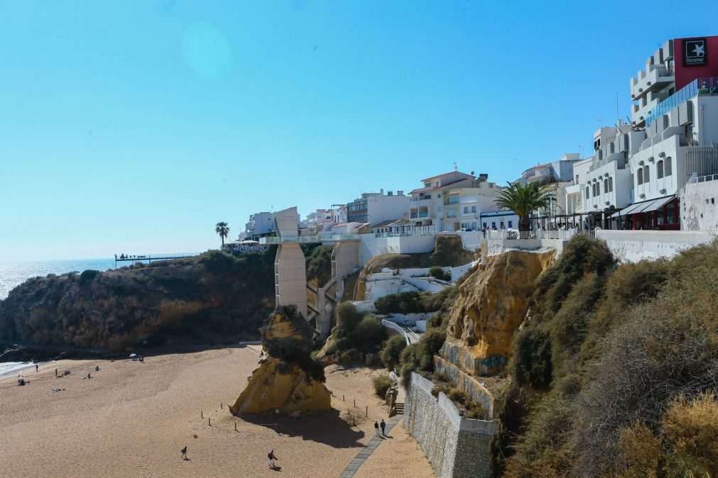 Covid-19: Câmara de Albufeira fecha praias