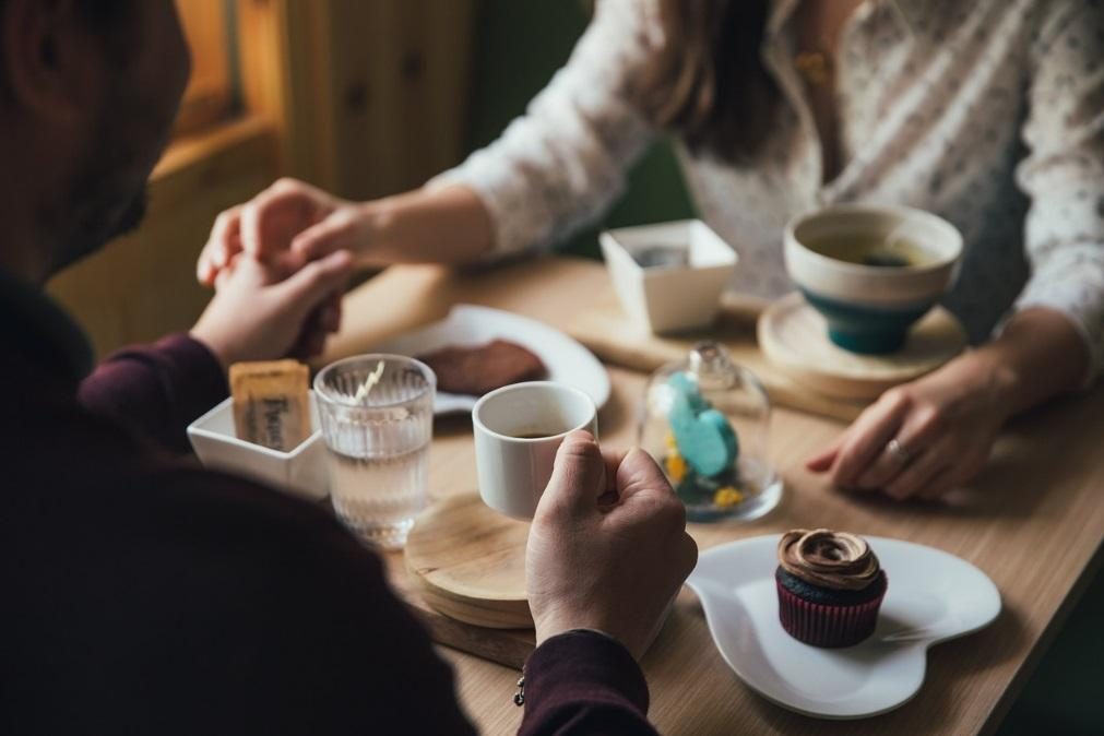 Covid-19. Como podem os casais viver o isolamento sem deixar cair a chama do amor