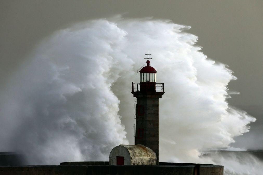 Cinco distritos do continente e Madeira sob aviso amarelo devido à ondulação