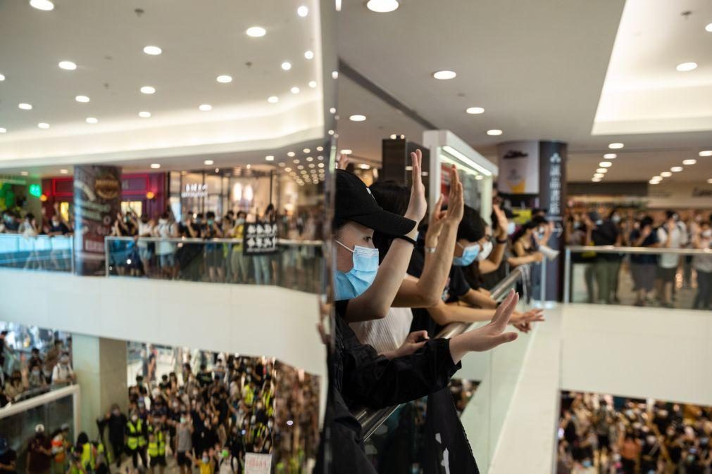 Hong Kong: Mais de 200 pessoas detidas em protestos