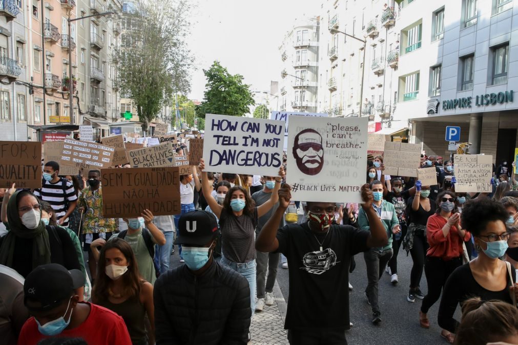 Manifestação contra racismo junta centenas nas ruas de Lisboa