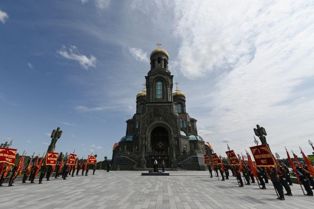 Quase 500 profissionais de saúde contaminados morreram na Rússia