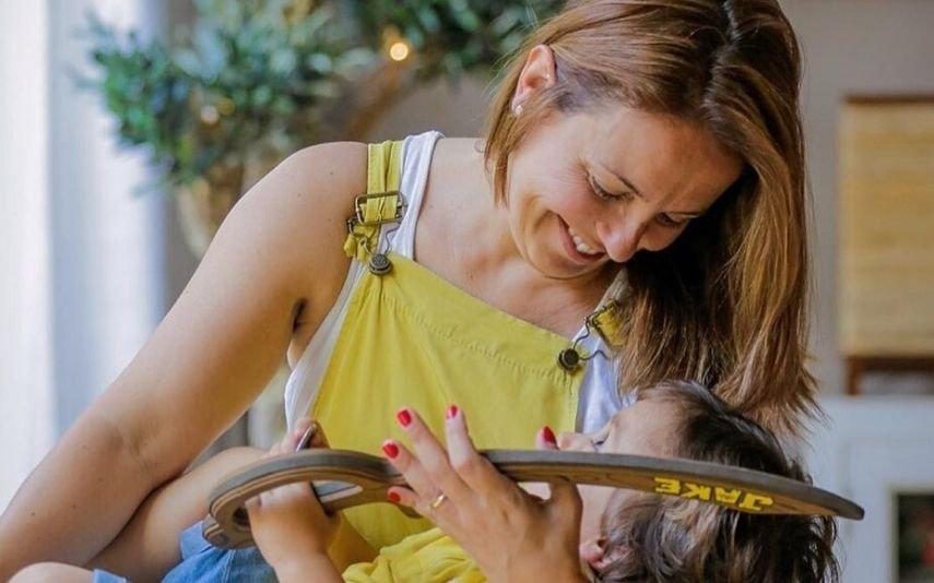 Tânia Ribas de Oliveira revela foto inédita do parto