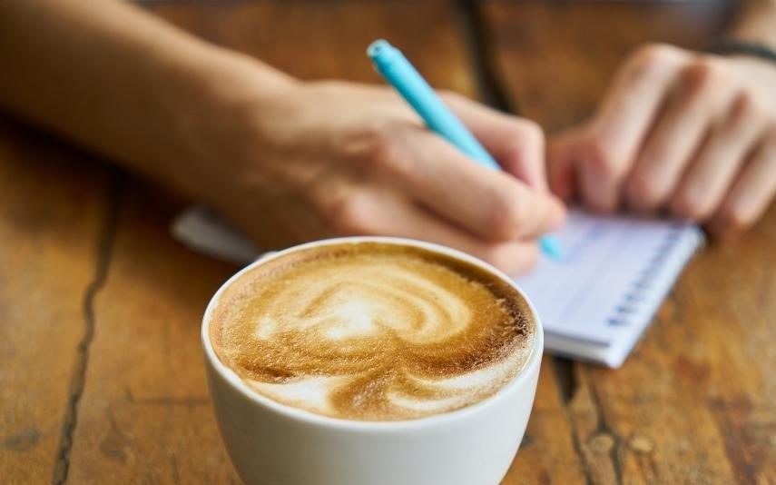 Quatro formas de perceber se anda a abusar no café