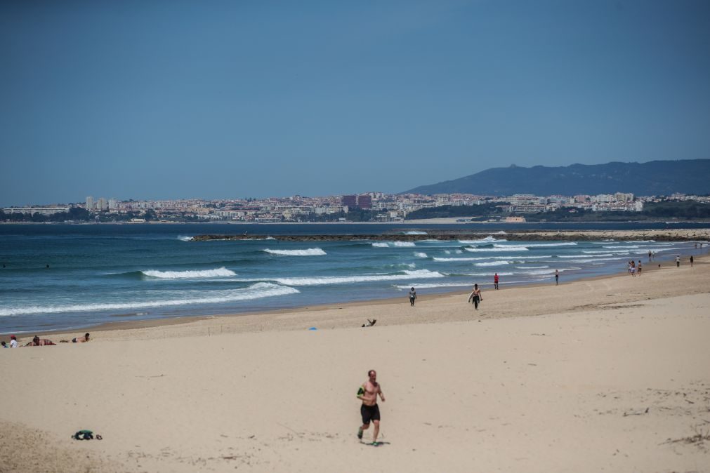 Covid-19: Polícia marítima interrompe festa com 30 pessoas na Costa da Caparica