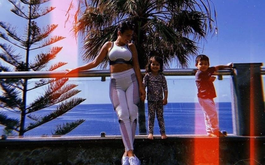 Georgina Rodriguez Depois de 22 horas de trabalho, acorda e é surpreendida por Eva e Mateo