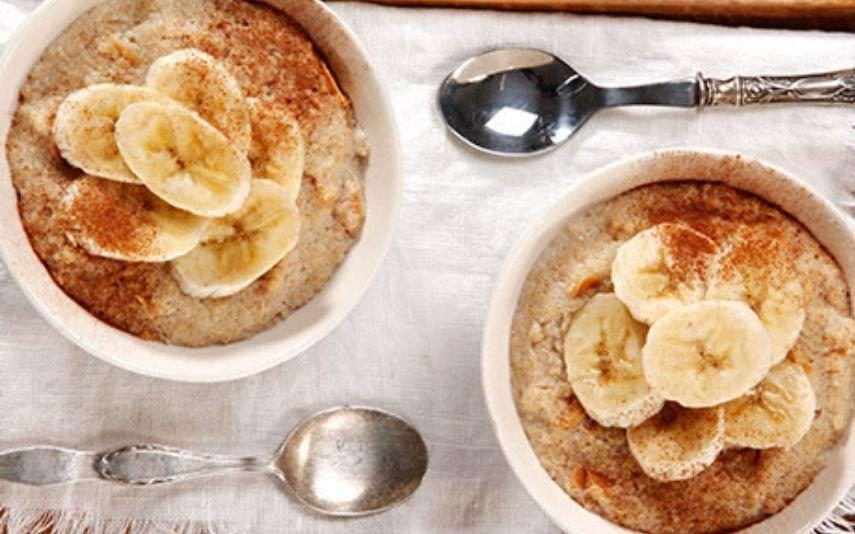 Papas de aveia com banana e avelã feitas em apenas 15 minutos