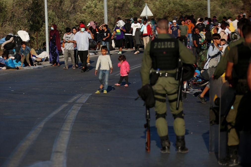 Grécia promete abrigo ainda hoje para migrantes vulneráveis desalojados pelo fogo