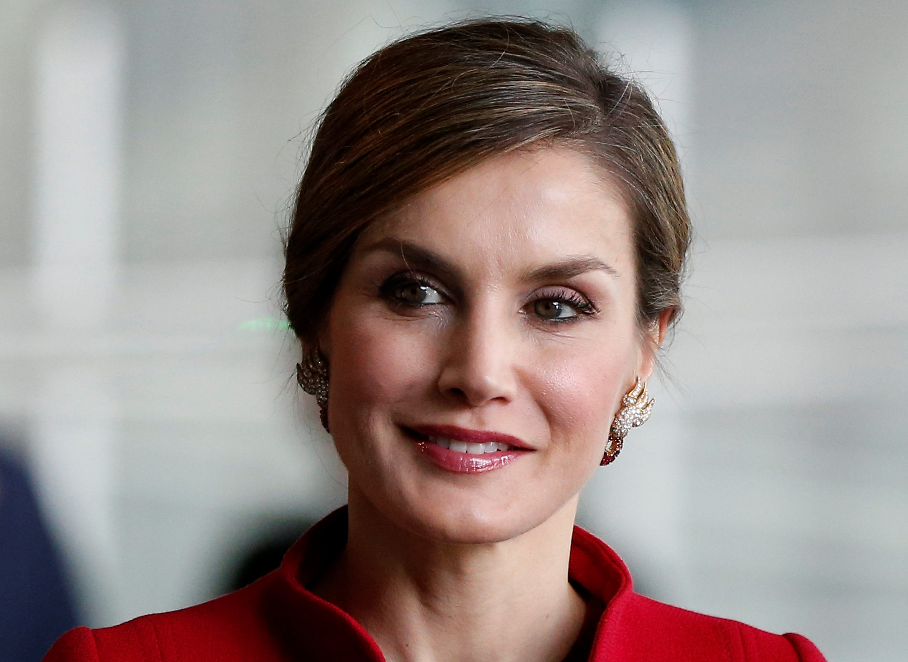 Letizia fala sobre microfinanças com um look de mais de 3500 euros