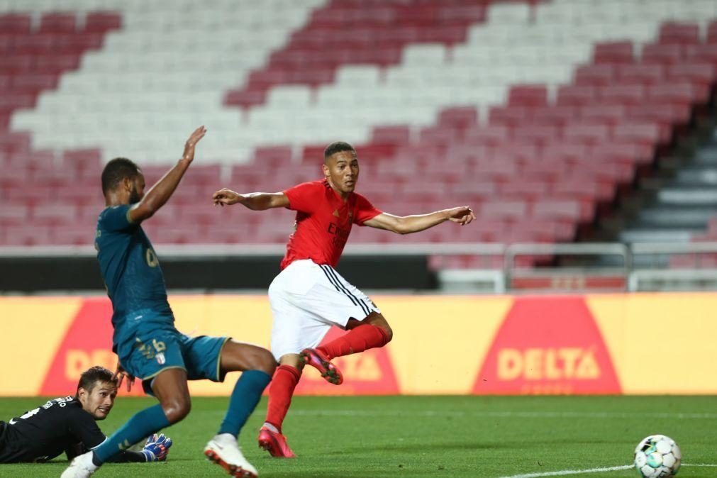 Benfica empresta Carlos Vinicius ao Tottenham de José Mourinho