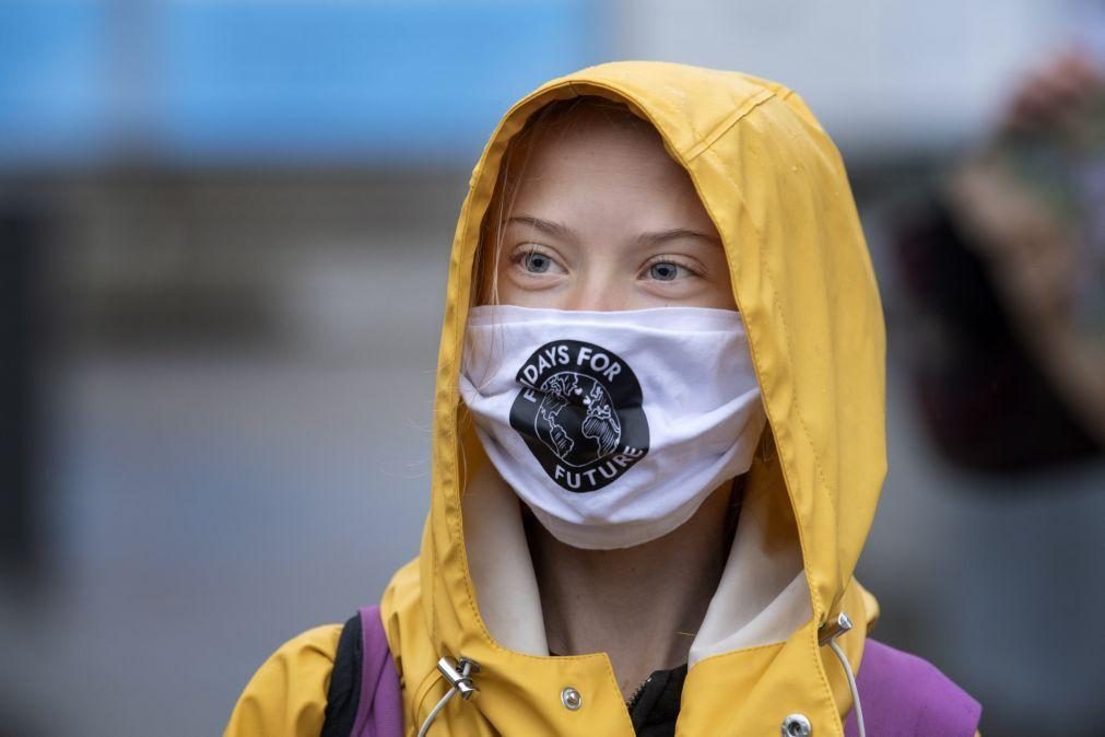 Greta Thunberg pede voto em Joe Biden