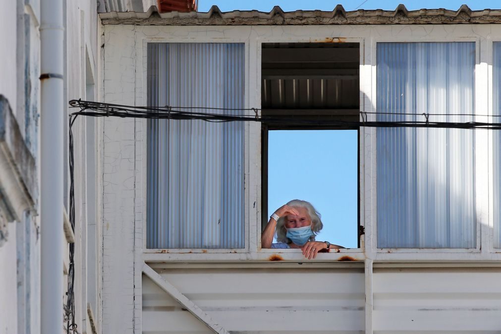 Covid-19: Idosos em lares já podem receber mais do que uma visita por semana