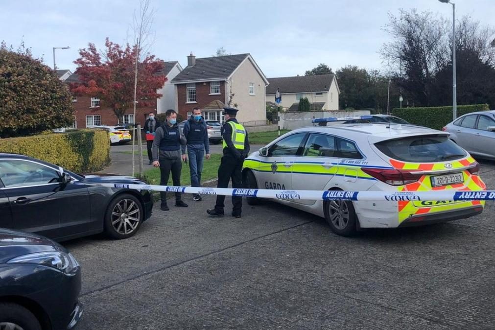 Mãe e 2 filhos encontrados mortos em casa pela Polícia em Dublin