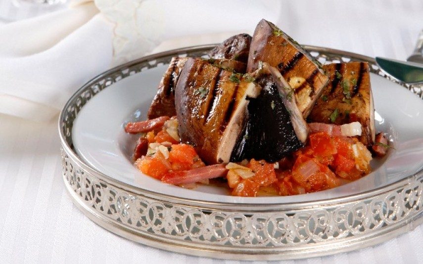 Portobellos grelhados com tomate Iguaria com cogumelos