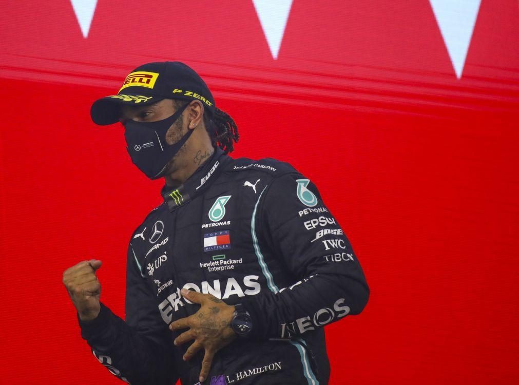 Covid-19: Lewis Hamilton está com 