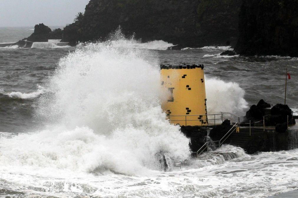 Regiões da Madeira com aviso vermelho na segunda-feira devido à chuva