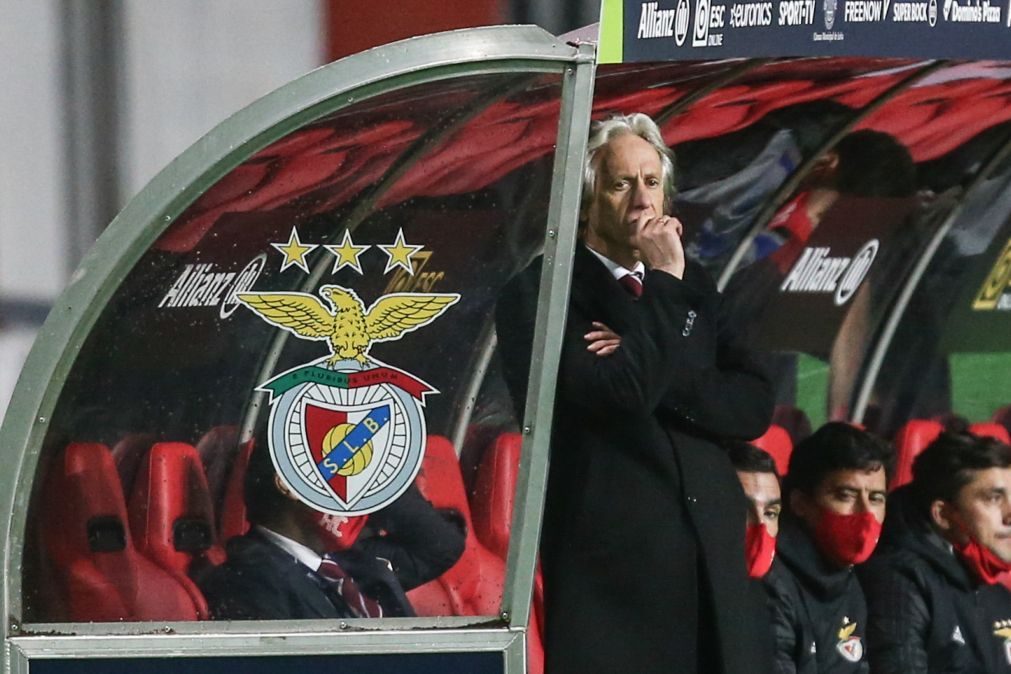 Covid-19: Jesus confessa-se «impotente» perante surto no Benfica