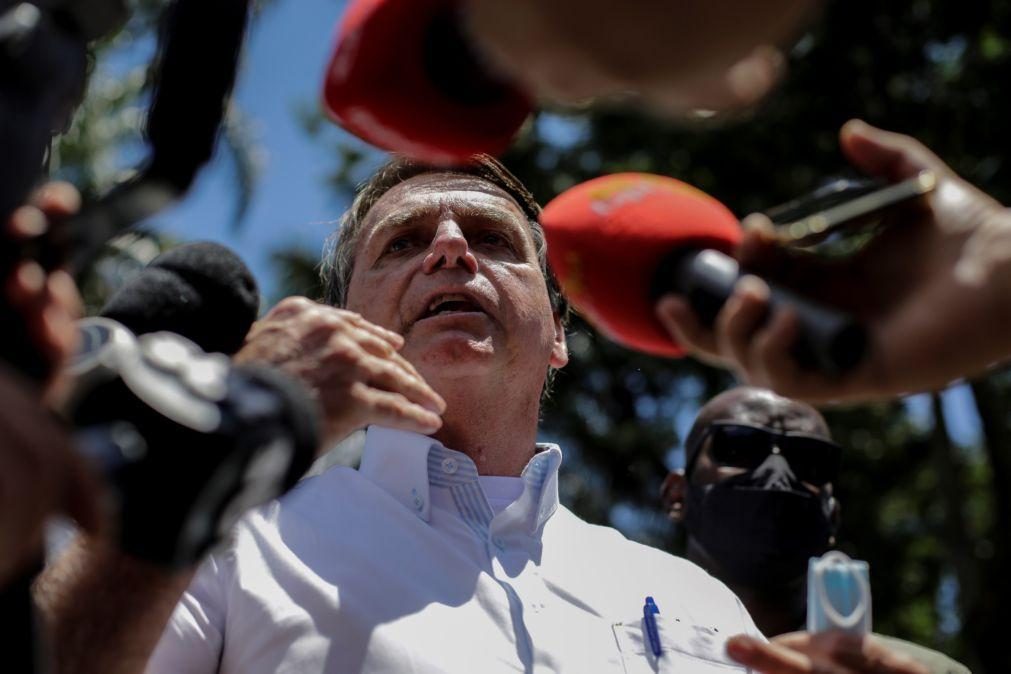 Covid-19: Bolsonaro muda discurso e passa a defender vacinas