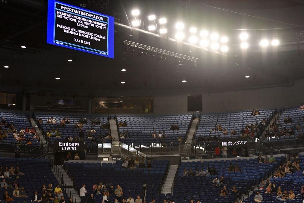 Jogo de Djokovic no Open da Austrália suspenso para encerramento de Melbourne Park