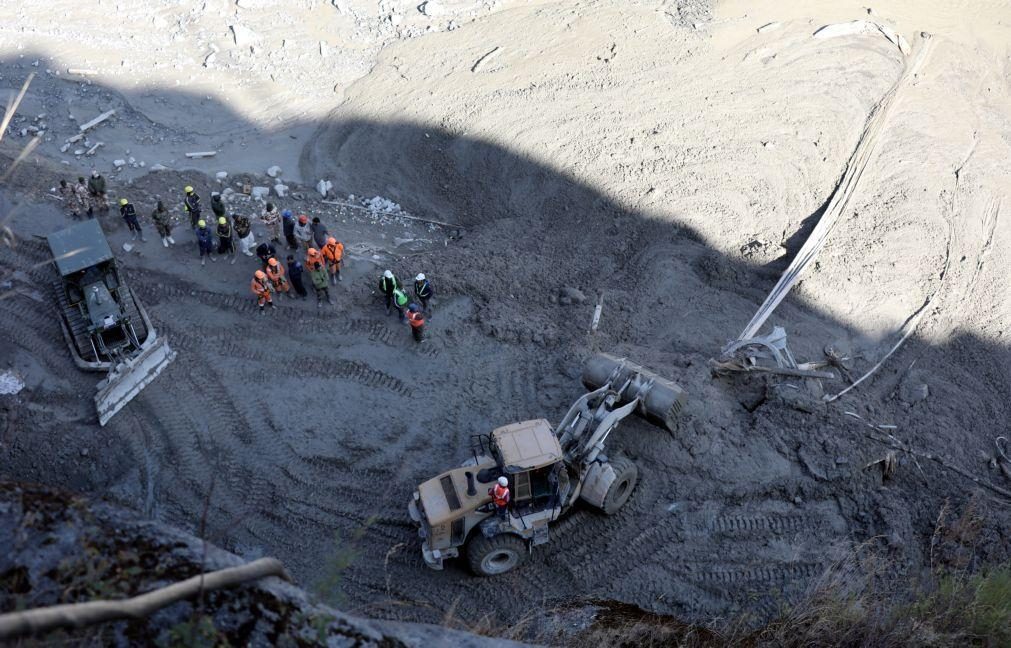 Recuperados mais 11 cadáveres da avalanche de neve na Índia