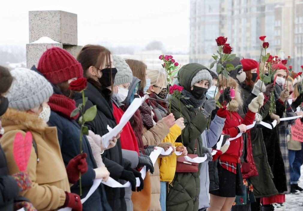 Centenas de mulheres juntas em Moscovo em solidariedade com a mulher de Navalny