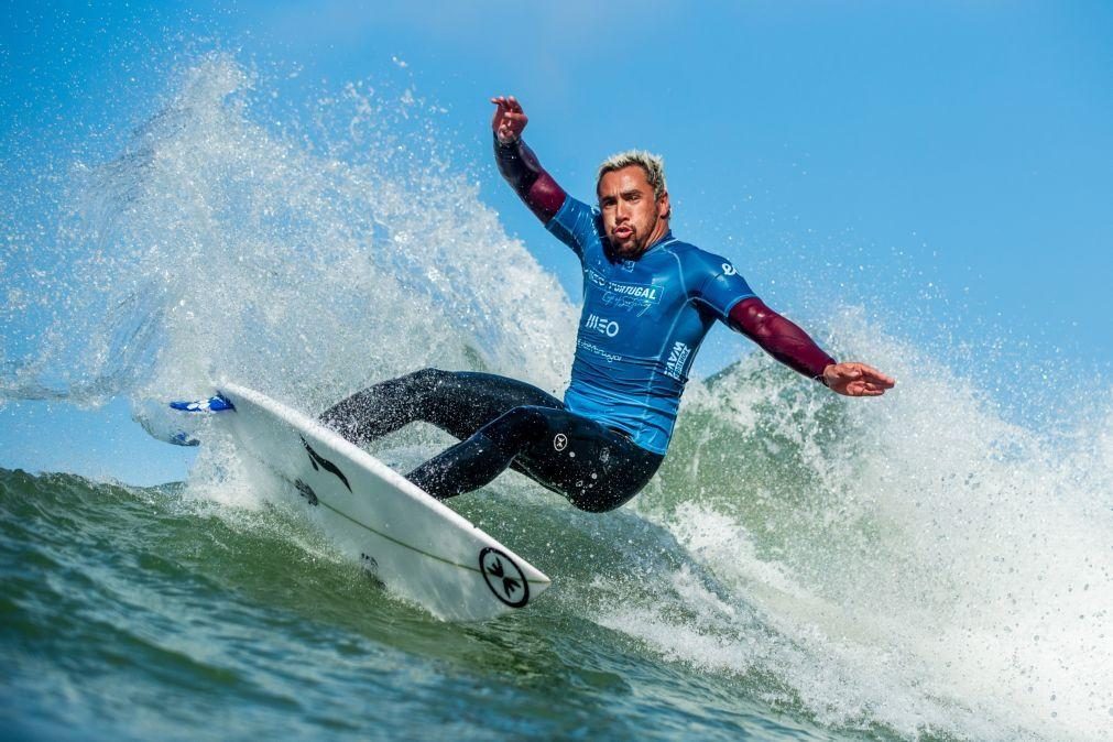 Surfista Vasco Ribeiro assina pelo Estoril Praia