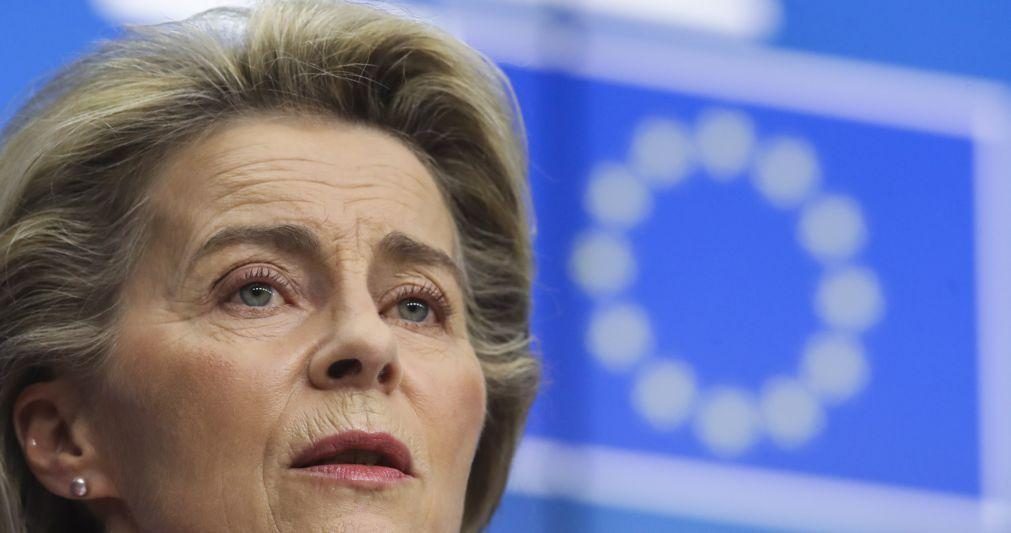 Há que trabalhar rápido se queremos um certificado de vacinação até ao verão, diz Von der Leyen