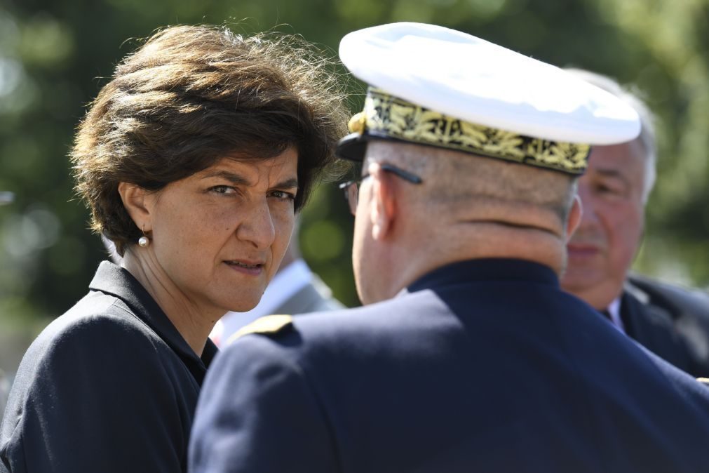 Ministra da Defesa francesa demite-se devido a polémica sobre criação de empregos fictícios