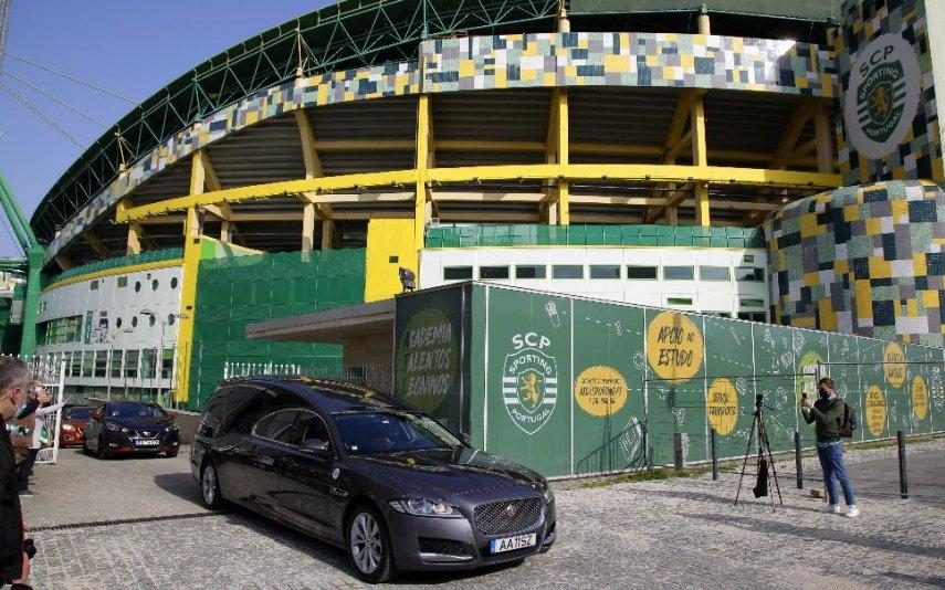 Maria José Valério Momento emocionante! Viatura funerária deu uma volta ao Estádio José Alvalade