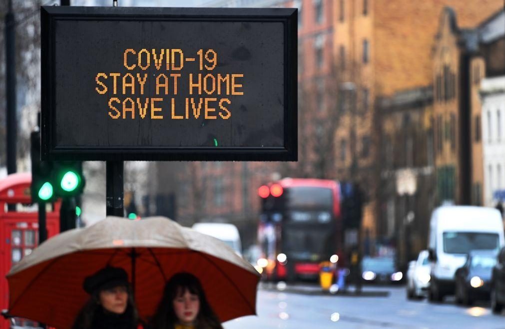 Covid-19: Reino Unido reduz mortes mas aumento de infeções 