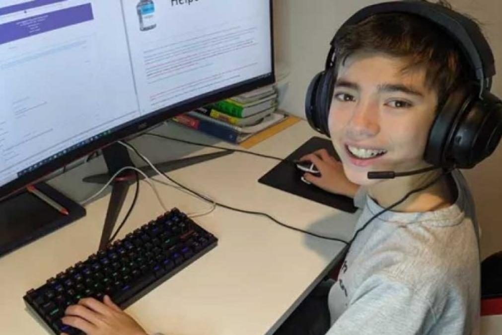 Samuel tem 12 anos e criou um site para ajudar idosos a agendar a vacinação