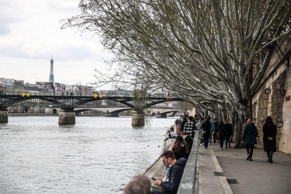 Covid-19: Morreram 897 pessoas nas últimas 24 horas em França