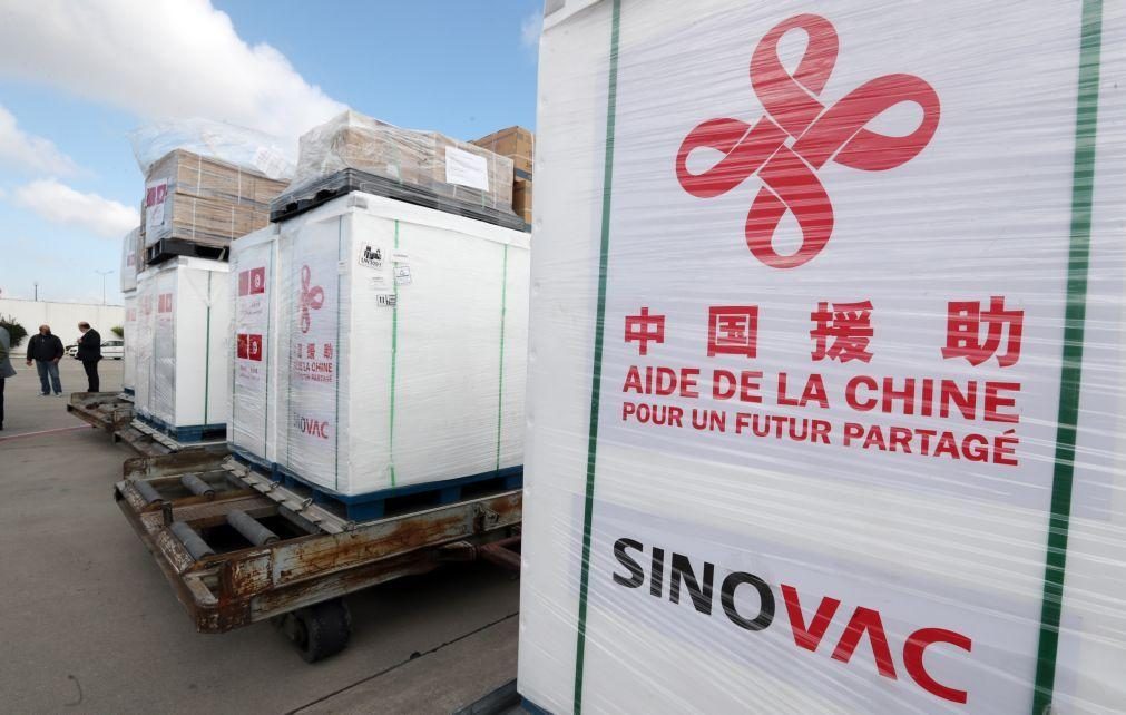 Farmacêutica chinesa Sinovac duplica capacidade de produção de vacina contra a covid