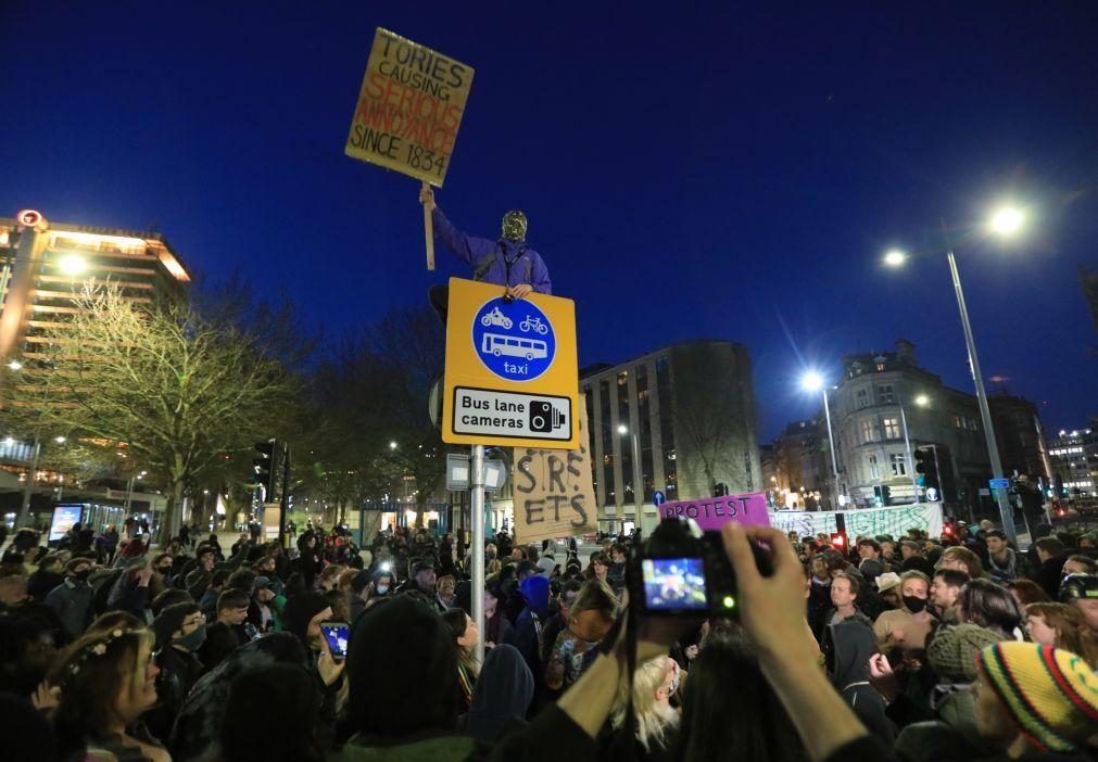 Centenas protestam em cidades britânicas contra reforço de poderes da polícia