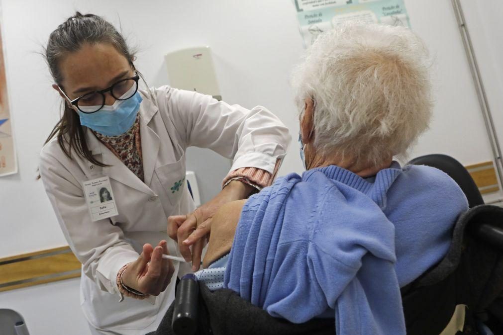 Covid-19: Pelo menos 90% das pessoas em lares e cuidados continuados vacinados com 1.ª dose