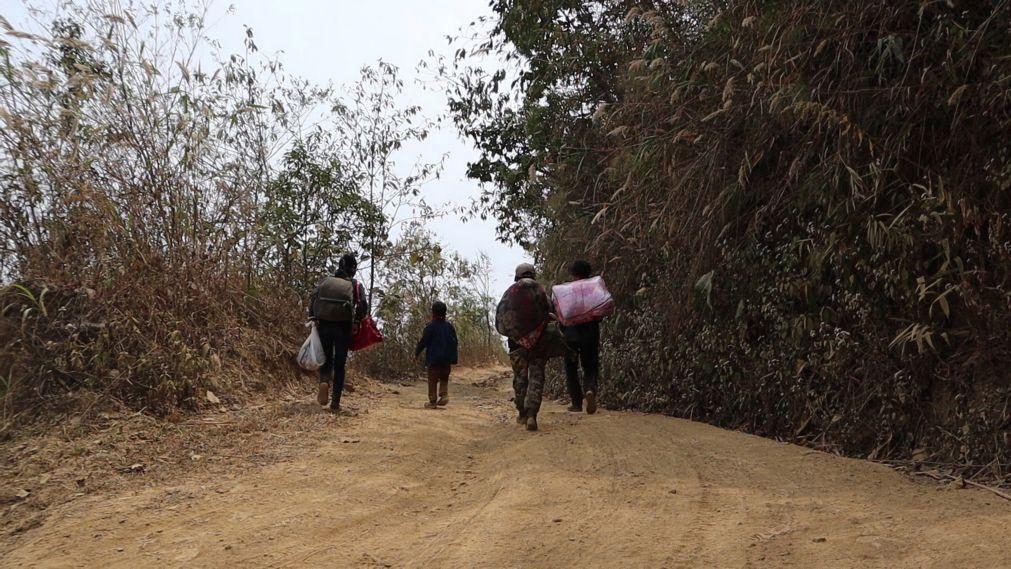 Pelo menos 20 mortos e 24.000 deslocados após ataques do exército em Myanmar