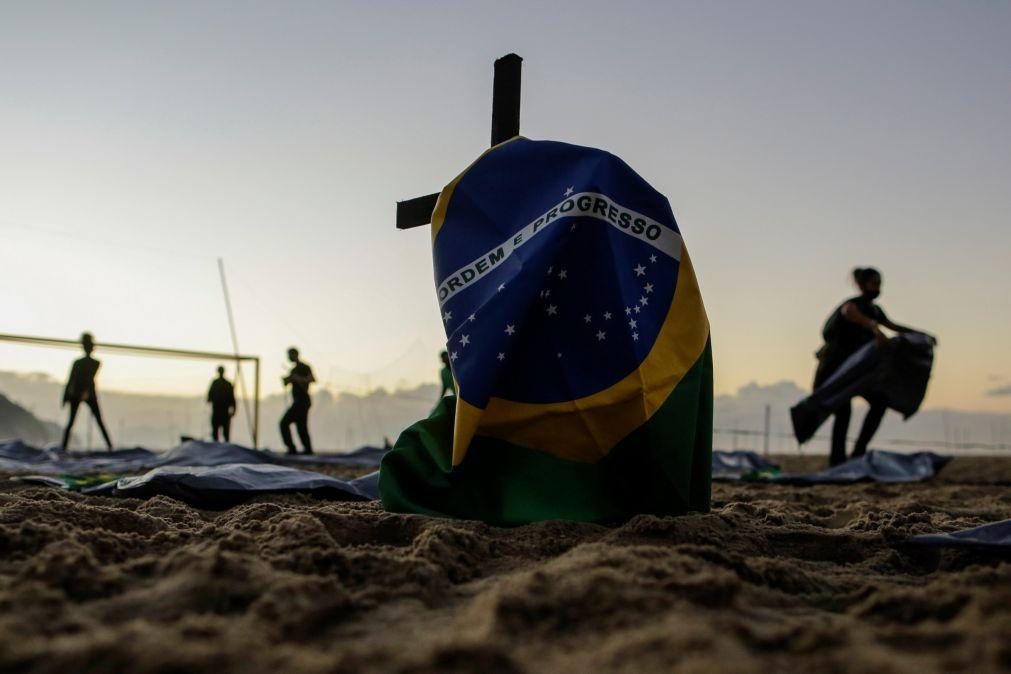 Covid-19: Brasil aproxima-se de 440 mil mortes após 2.513 óbitos em 24 horas