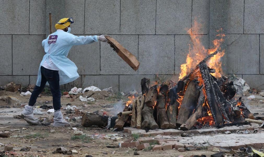 Covid-19: Índia volta a ultrapassar 4.000 mortos num só dia