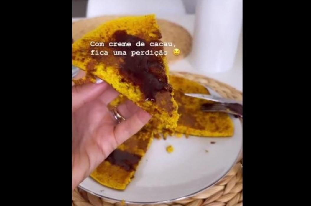 Esta crepioca de cenoura e curcuma é ideal para um pequeno-almoço saudável