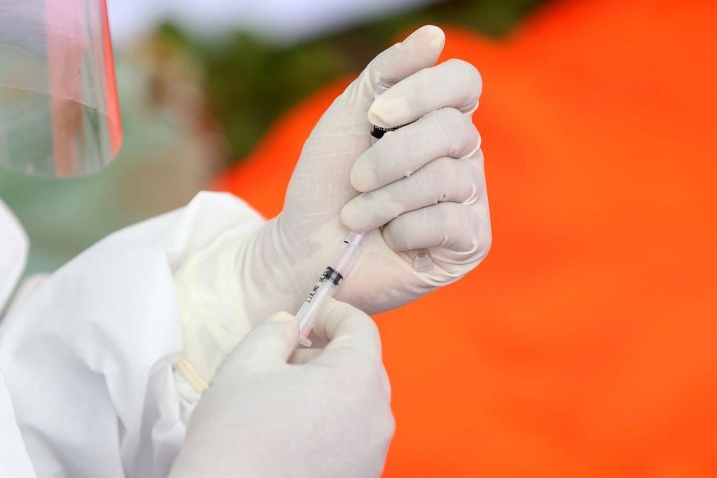 Covid-19: Moderna avança com pedido de vacinação para adolescentes