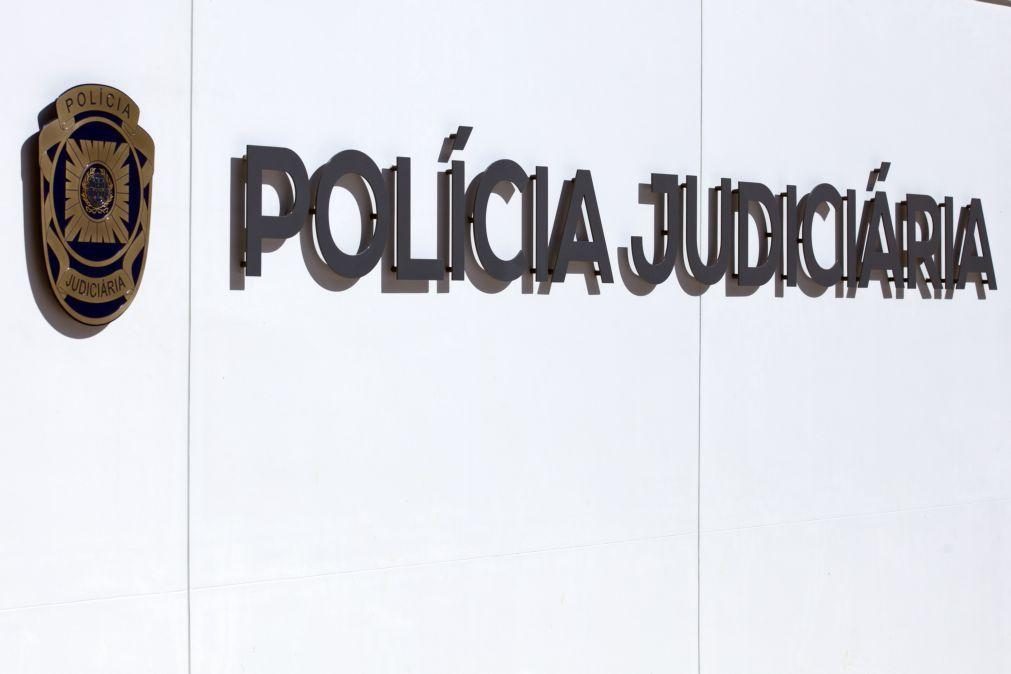 Homem de 21 anos detido com centenas de ficheiros de pornografia com menores