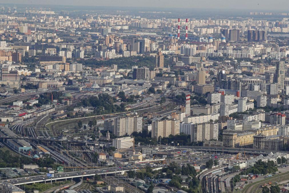 Covid-19: Moscovo cria passe sanitário obrigatório para frequentar restaurantes