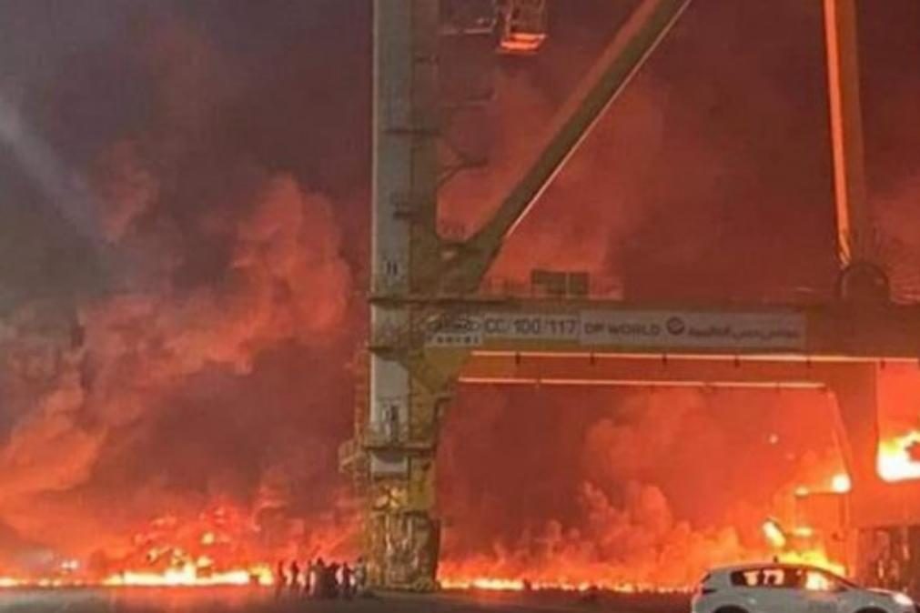 Violenta explosão registada esta noite no Porto do Dubai [vídeo]