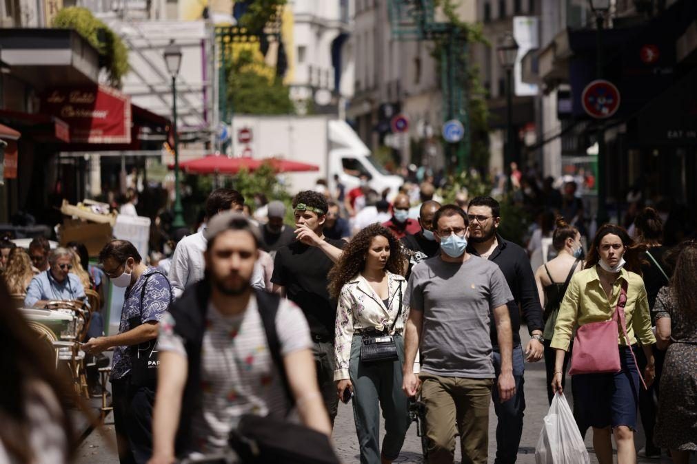 Covid-19: França ultrapassa 10.000 novos casos diários