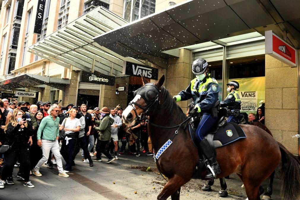 Covid-19: Manifestantes protestam contra confinamento em Sydney