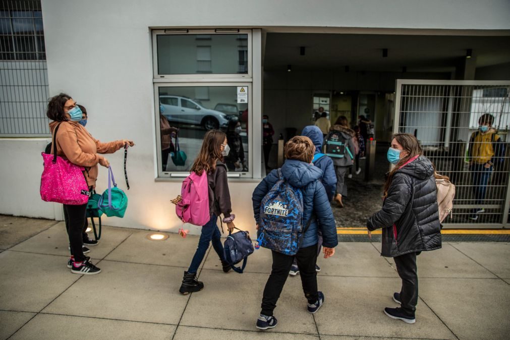 Assistentes sociais combatem insucesso mas só há um para cada 12 mil alunos