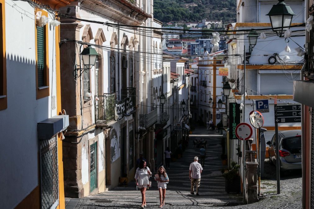 Governo alarga a residentes no estrangeiro programa de apoio à mobilidade para o interior