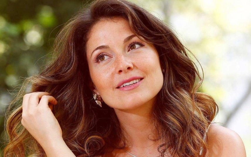 Gabriela Barros apaixonada por conhecido ator brasileiro
